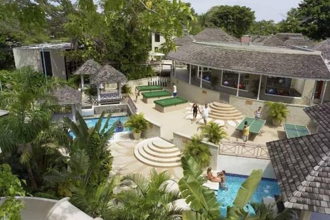 Private Transfer between Hedonism ll Resort and Airport - Leaving Montego Bay Airport Without the Usual Fuss