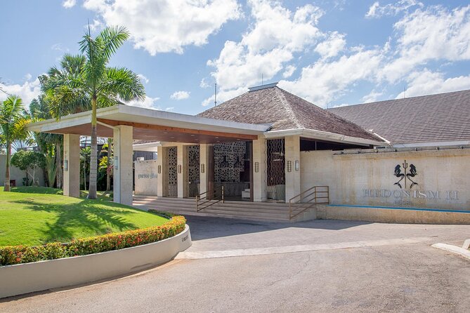 Private Transfer between Hedonism ll Resort and Airport - The 75 to 90 Minute Road to Negril