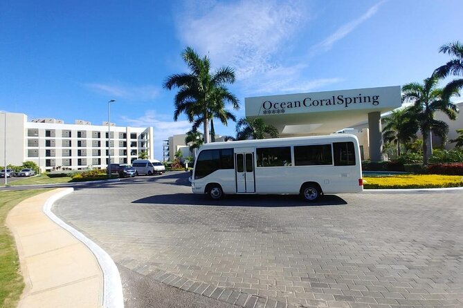 Private Transfer From Kingston Airport To Kingston Hotel One Way - A private 60 to 90 minute ride to Kingston