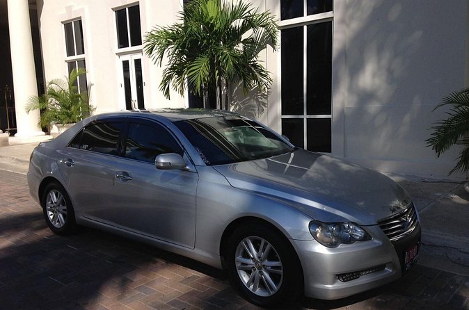 Private Transfer from Montego Bay Airport to Ocho Rios - The airport pickup detail that can change your experience