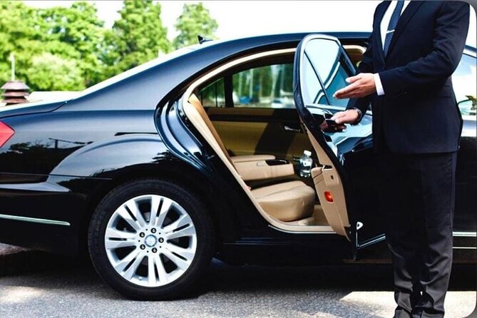 Private Transfers: Montego Bay Airport ↔ Ocho Rios Area - A direct ride from Montego Bay Airport to Ocho Rios