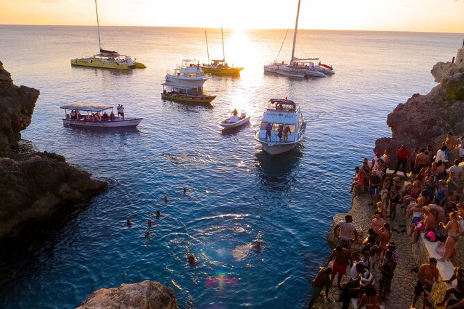 Rick's Cafe and 7 Mile Beach from Montego Bay - One hour on 7 Mile Beach