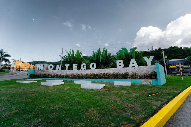 Round Trip Montego Bay Airport Taxi - Grand Palladium - A 35-minute ride that adds a little Jamaica