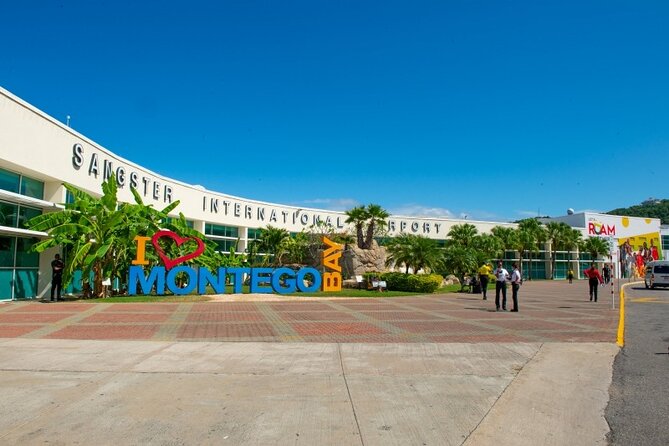 Round Trip Sangsters Montego Bay Airport to Ocho Rios transfers - The first stop: a chance to stretch your legs