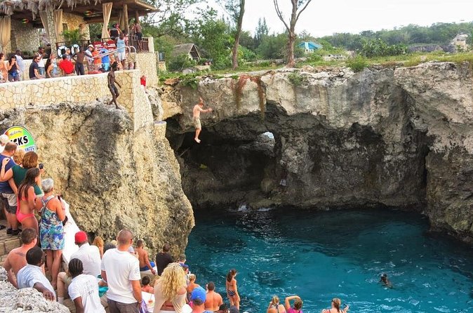 Seven Mile Beach and Rick’s Cafe Private Tour - Why this pairing works so well in Negril