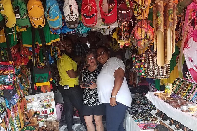 Shopping From Ocho Rios Hotels - A local craft market for Jamaican-made gifts