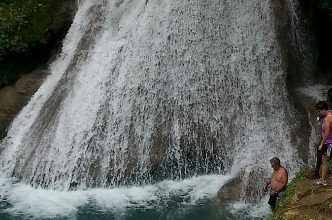 Wet and Wild - Blue Hole and Dunn's River - Air-conditioned transport makes a real difference
